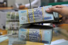 Chậm lương quá 15 ngày phải tính thêm lãi suất ngân hàng