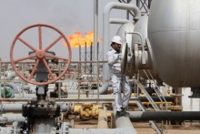 Gold and oil prices both turned down