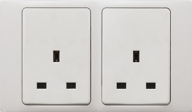 WHITE DOUBLE BS 13A SOCKET    